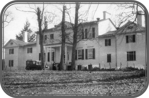Ravensworth Plantation Manor House in the 1920's:  Photograph from the Library of Congress photographic archives.